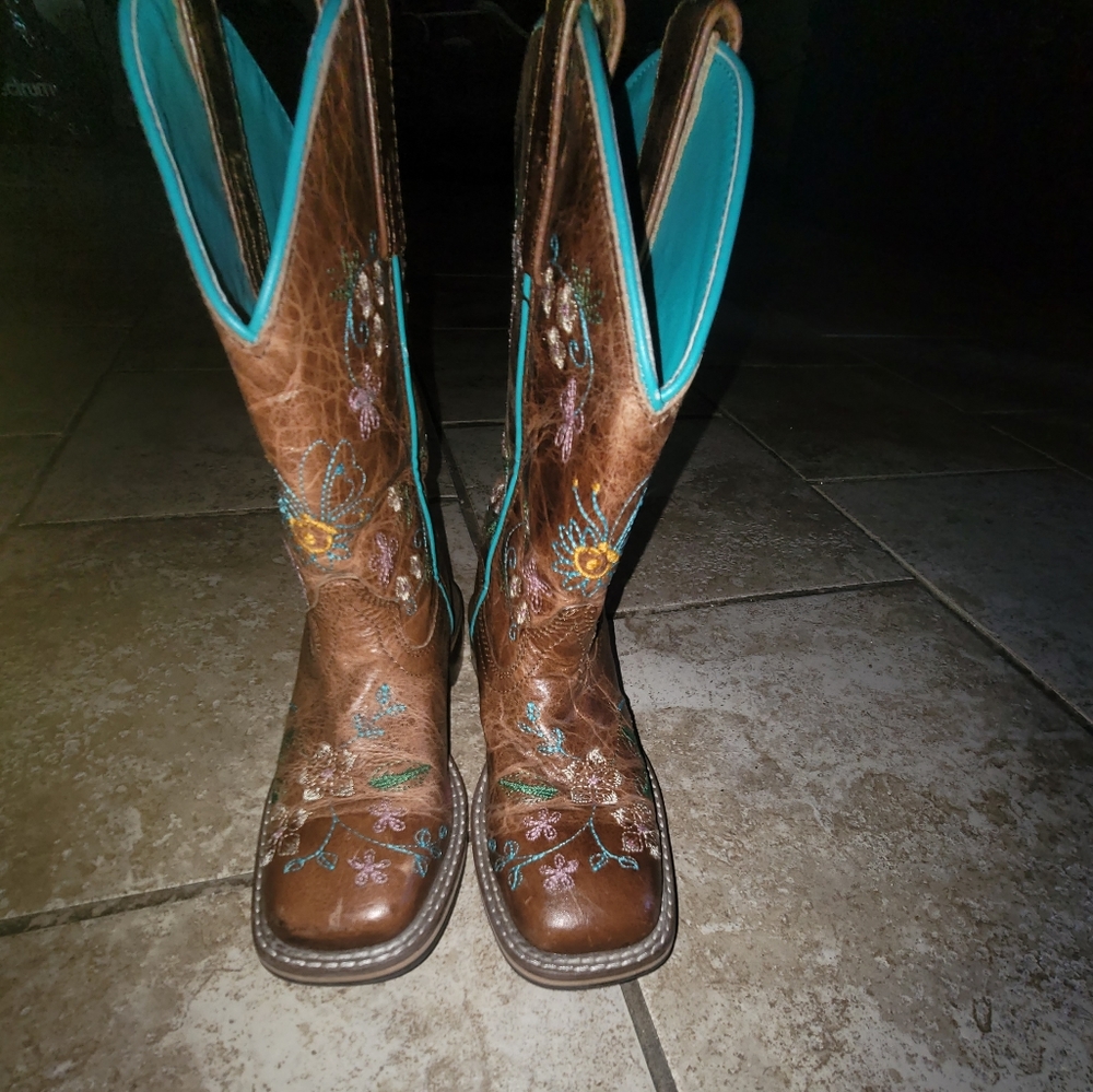 Girls boots